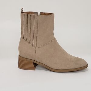 Universal Thread Tan Ankle Boots!